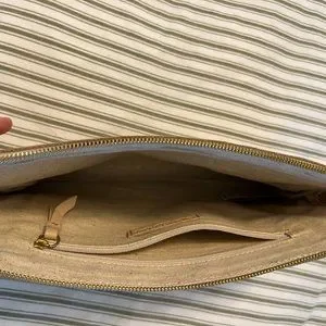 Trousse en cuir "rouge carmin" et fermeture éclair bleu marine